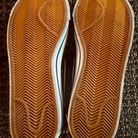 Black Nike - Picture 4 of 5